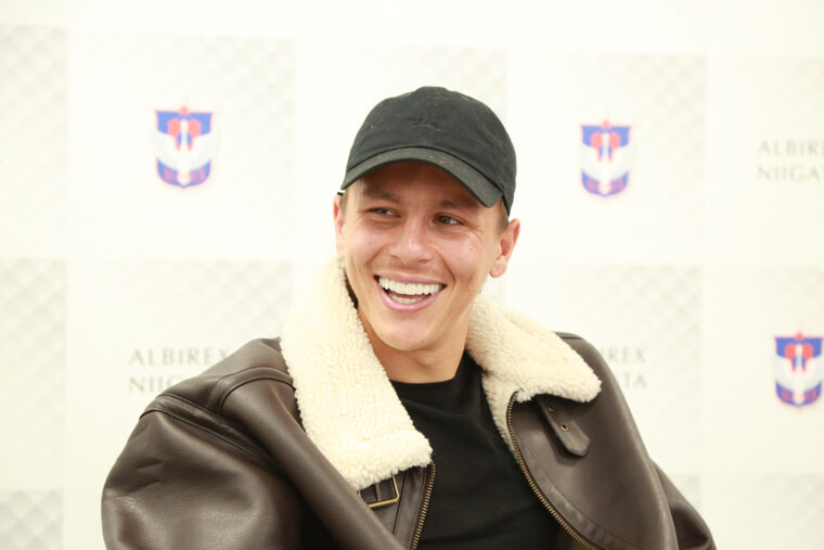 「奥さんとは日本に来る1ヵ月半前に結婚しました。日本での新しい生活も楽しんでいます」とアルビレックス新潟のマテウスモラエス選手