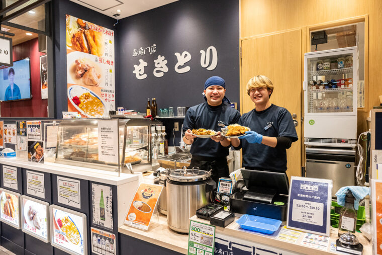 「昼飲みもぜひお楽しみください！」とスタッフさん