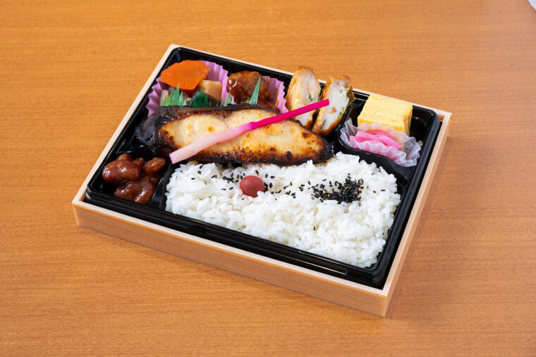 『特選厚切り銀ダラ 西京味噌焼き弁当』（1,300円）