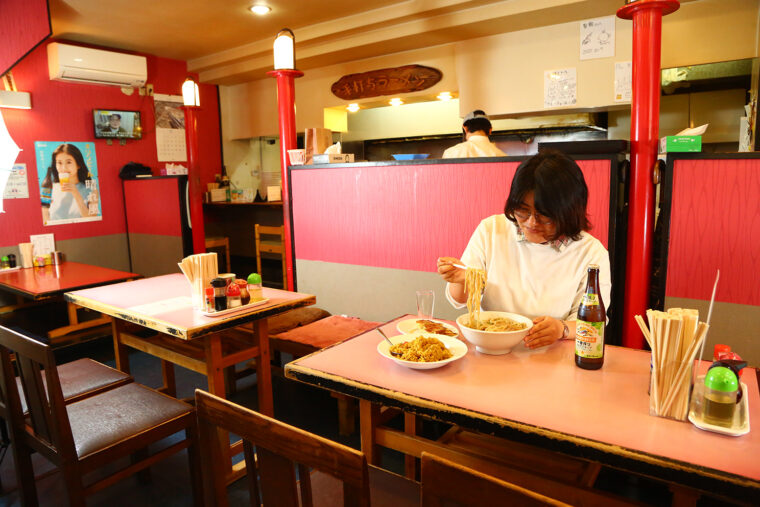 初来店でもほっと落ち着く、人情味あふれる店内