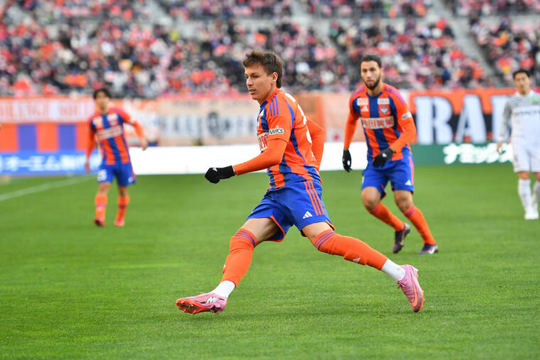 2025シーズンの夏に加入し、半年で3ゴー ル、2アシストをマークしたモラエス選手