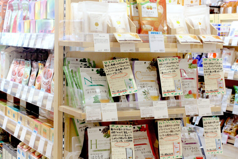 ハーブティーだけでも10種類以上が揃う