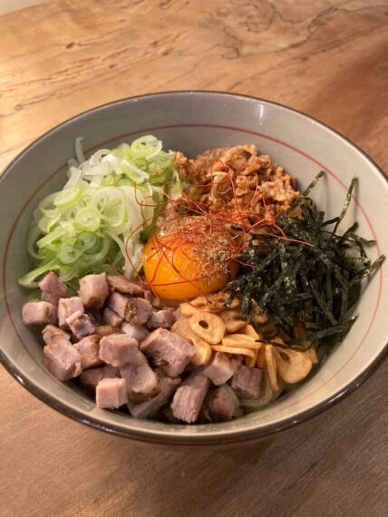 『油そば』（800円）