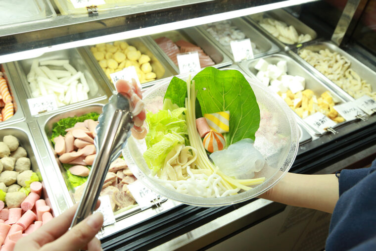 麺・具材は量り売りで 100グラム350円