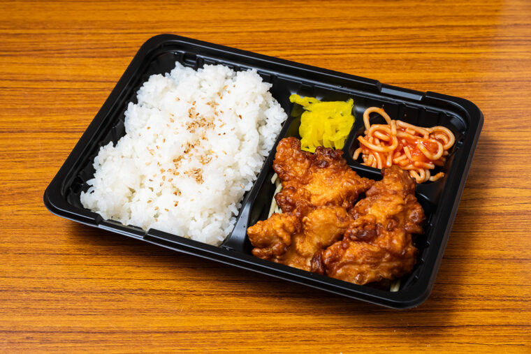 『唐揚げ弁当』（592円）