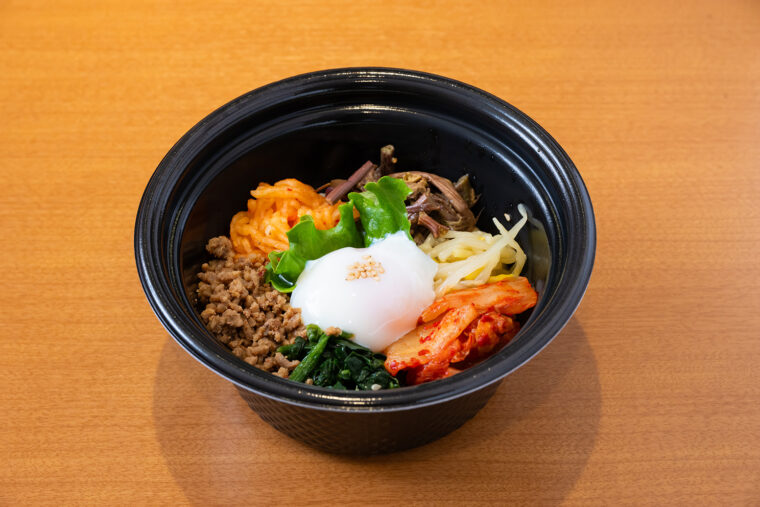 『野菜たっぷり温玉ビビンバ』（831円）