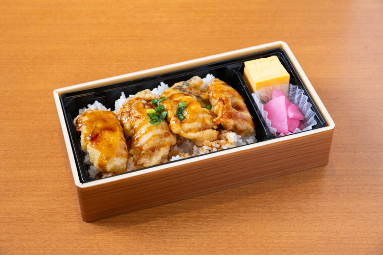 『大粒牡蠣天丼』（918円）