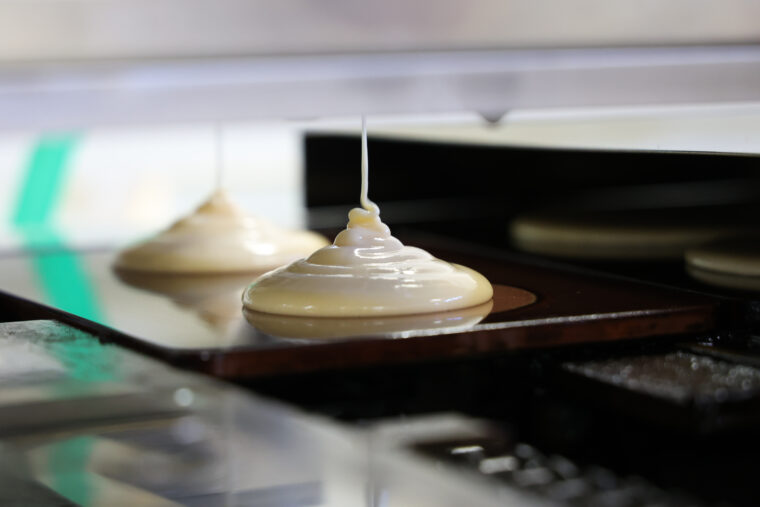 自慢の生地をふんわり、均一に焼き上げます