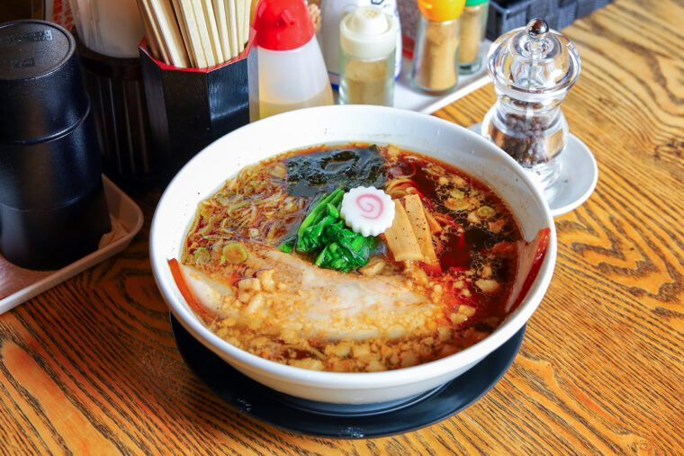 『長岡生姜醤油らーめん 三椒』（880円）