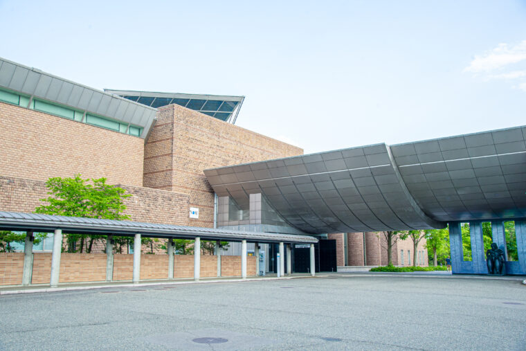 新潟県立近代美術館外観