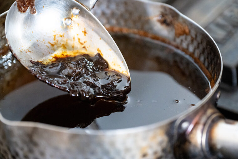 ネギたっぷりの香味ダレは肉ともご飯とも相性抜群