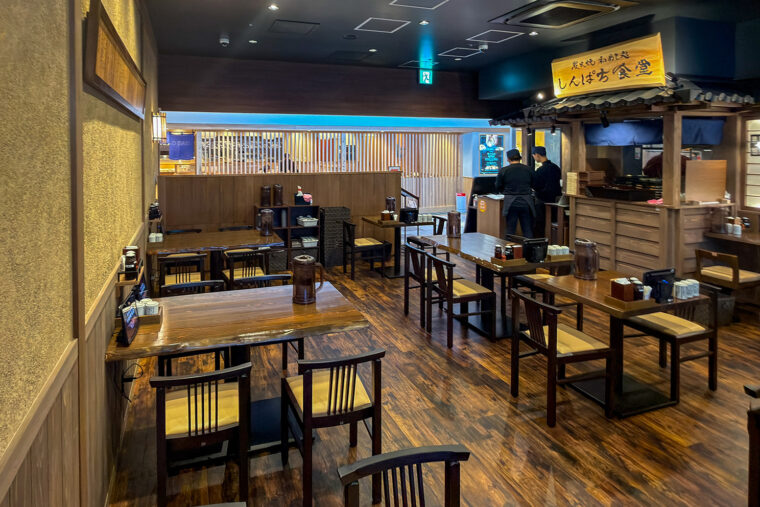 江戸時代の食事処をイメージした店内。外国人観光客から好評