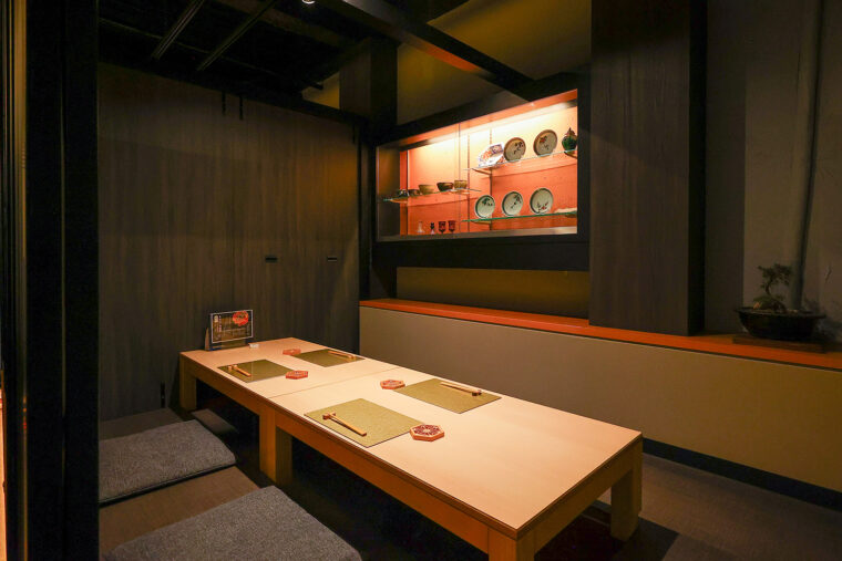 4～6 名のグループで利用できる掘りごたつの個室も完備　