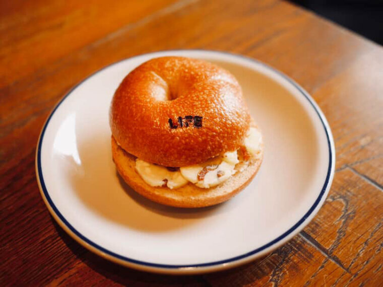 『ドライ無花果バターのベーグルサンド』（600円）