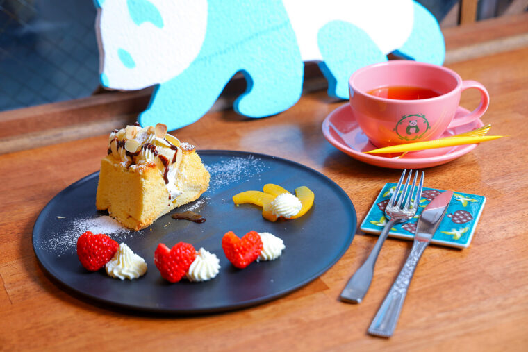 『スイーツセット』（1,000 円）。シフォンケーキやプリンなど数種からチョイスできます