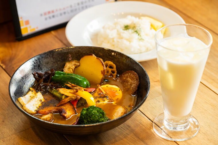 人気メニュー『がっつり野菜キングダム』（1,480 円）