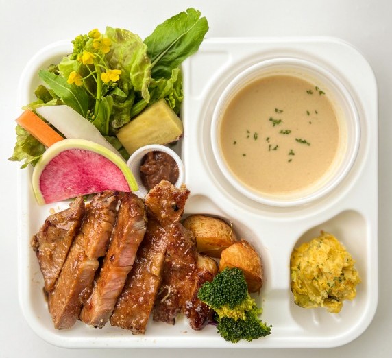 『新潟トンテキグリル弁当』（1,880円）