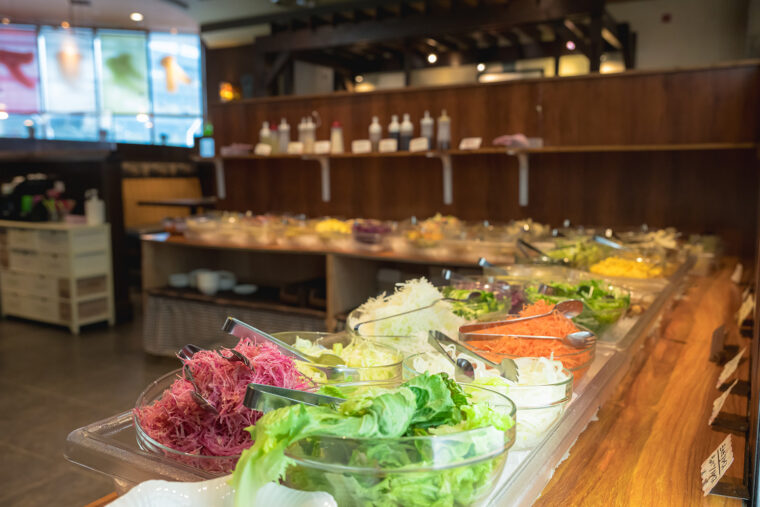 サラダ バーのみの『サラダバードリンクセット』（1,600円）もある
