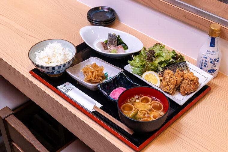 『鳥からと鯖照り焼き』（1,200円）