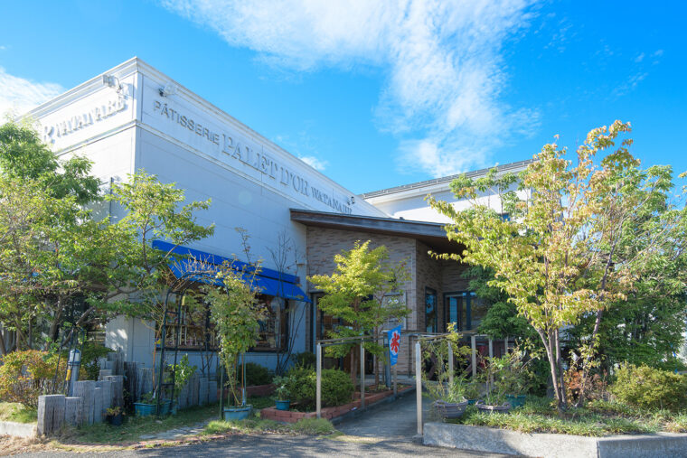 彌彦神社の大鳥居のすぐ近く。弥彦散策の休憩やお土産の購入にぴったり