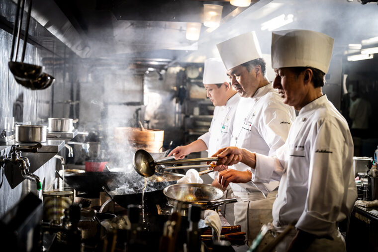 石川総料理長を含む3人の料理人が腕を振るう　