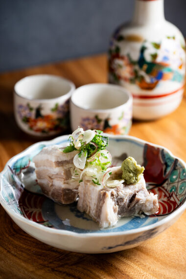 豚肉本来のうまみが際立つ自家製塩角煮