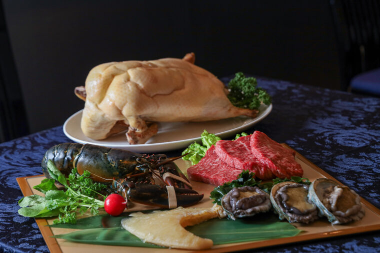 地場産の新鮮野菜や海鮮、 世界中から仕入れる厳選食材、さらには宮城県気仙沼産フカヒレなど、目利きが厳選した一級品が皿の上を彩ります