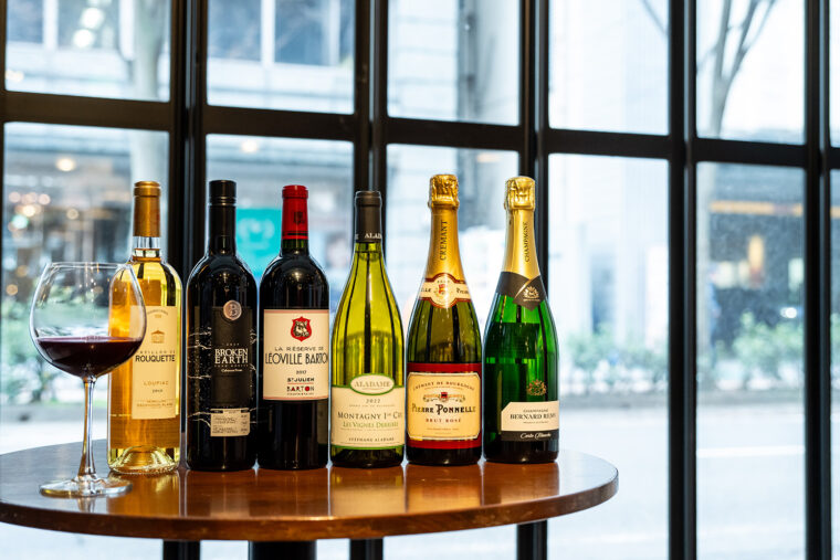 ディナータイムはもちろん、ランチタイムでも、希望に応じてソムリエが料理と相性のよいワインを提供してくれる