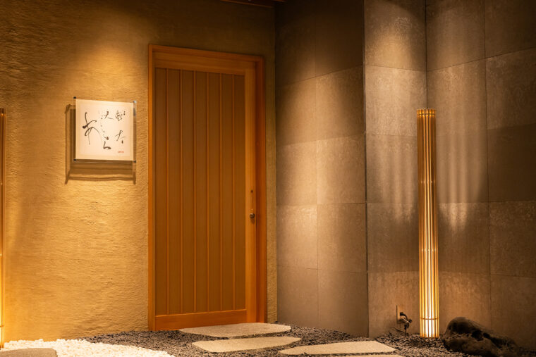 新潟グランドホテルの3階。スタイリッシュな入口がかっこいい！