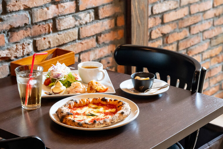 『マルゲリータ』とジンジャーエールを選択した『ウニコランチ』（2500円〜）