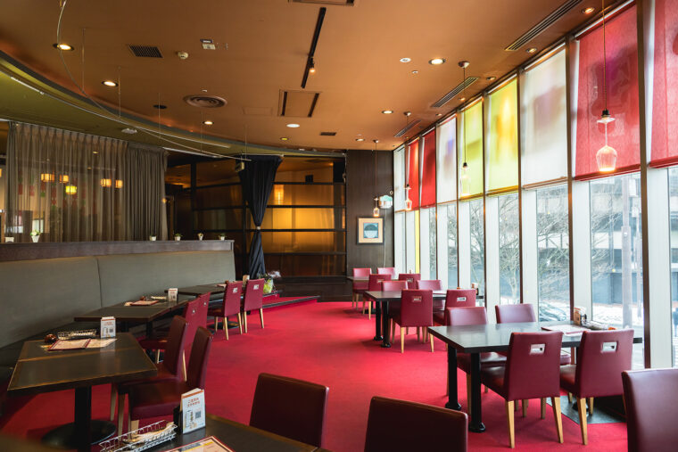 店内はカジュアルながらも落ち着いた雰囲気