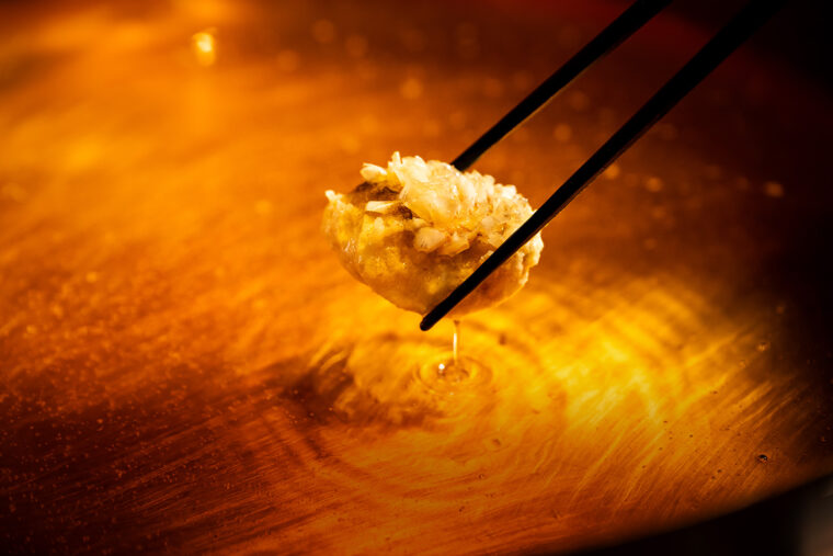 バリッとした鱗の食感と身のふんわり感を味わえる『甘鯛の天婦羅』