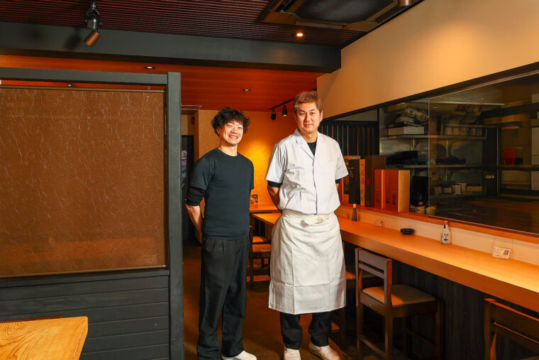 「飲み放題付きのコース料理も用意していま す」と店主の吉川さん（右）