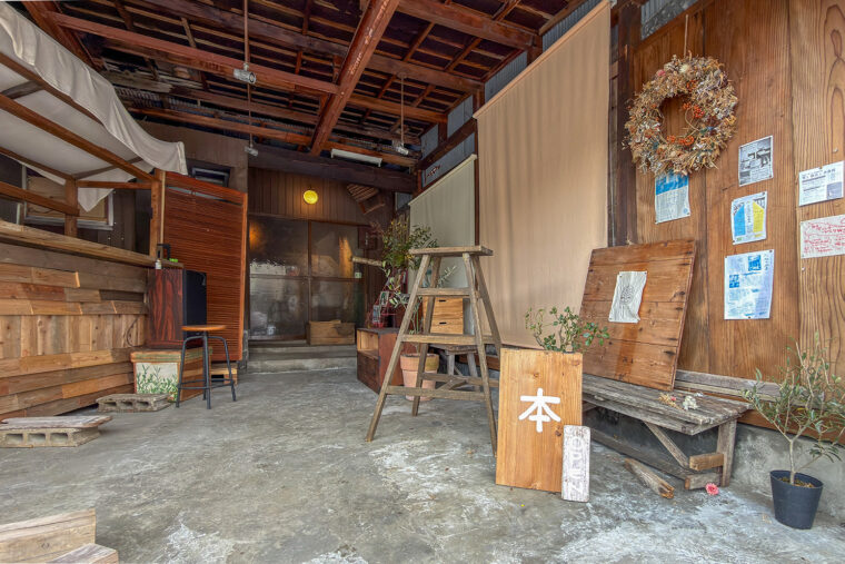 本と印刷編集室 こんこん堂 外観