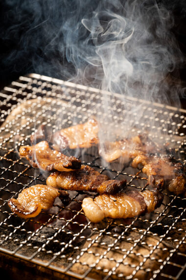 上質な脂を楽しめる 『熊肉炭火』（3,600円〜）