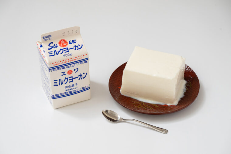 『スワミルクヨーカン』（500グラム300円前後、3個パック290円前後）