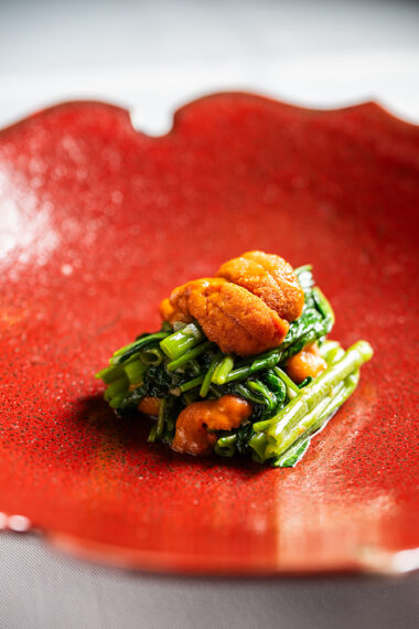 ウニの濃厚な風味と空芯菜の食感が心地よい『雲丹と空芯菜の炒め』