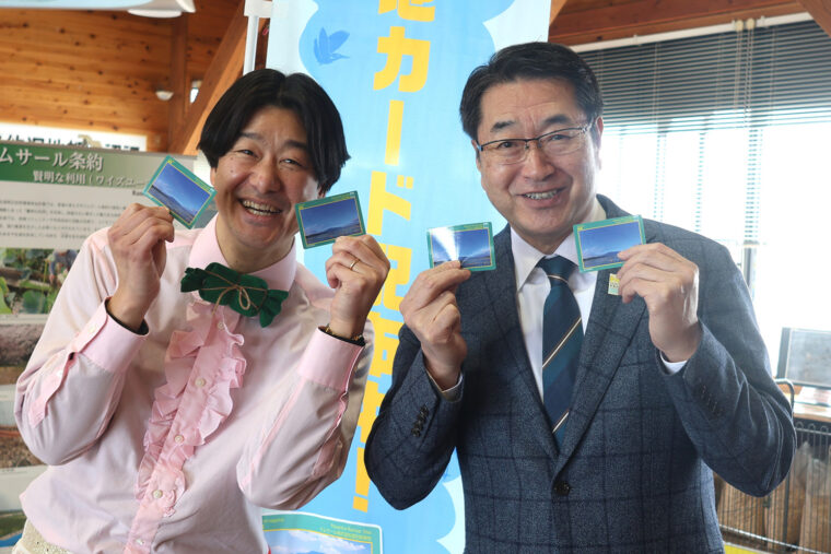 受付で「湿地カード」をゲット！　10種ある潟のカードは新潟市内のあちこちで配布中。これは全部集めたい！