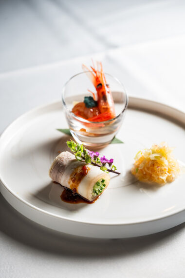 『三種類の前菜盛り合わせ』。 料理人の手仕事が光る彩り豊かな料理