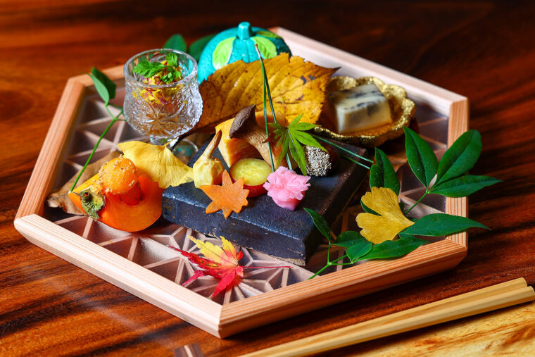 コースの前菜盛り合わせ。食べるのが惜しくなる美しさ