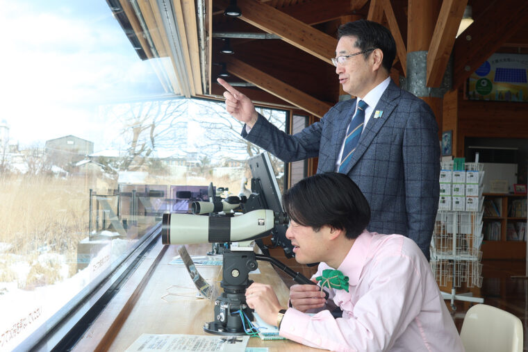 フィールドスコープをのぞくと鳥がすぐ近くに見える。どの鳥も仕草がかわいいから、見つけるのが楽しくて、ずーっとのぞいてられる！