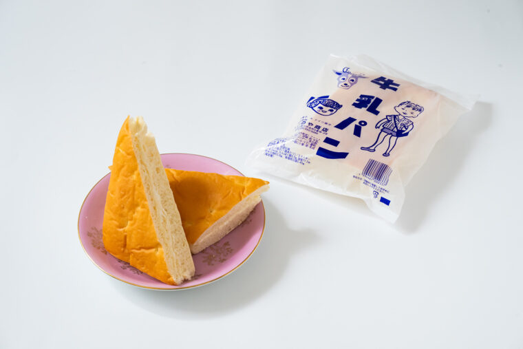 『牛乳パン』（1個216円）