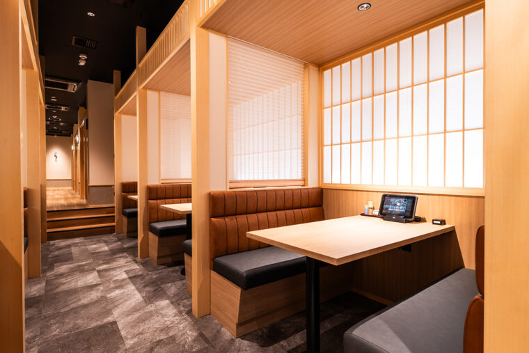 ソファ席は4名用と6名用の2タイプ。接待や県外客をもてなす場としてもおすすめ