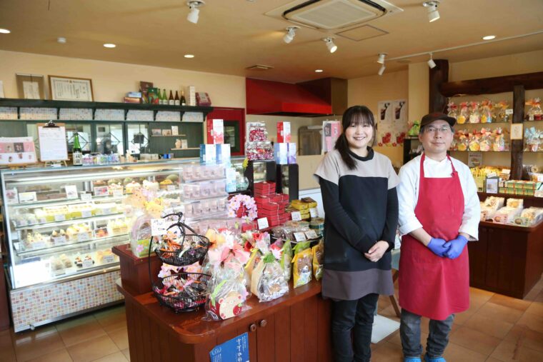 代表・栗林幸史さんと店長の栗林茜さん