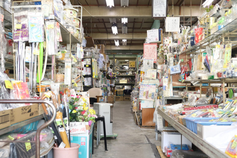 西田さん一家が今まで大切に残してきた生活雑貨の数々