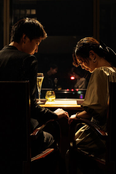 落ち着いた大人の空間は、記憶に残るディナーのプロローグ