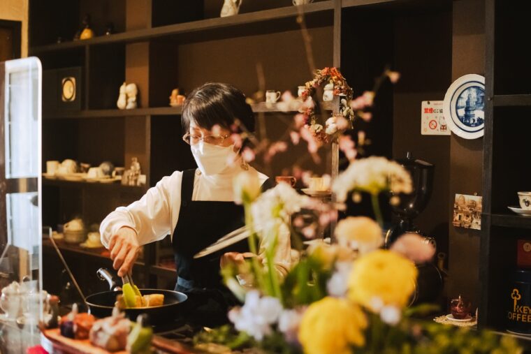 上品な振る舞いのママ・和美さんとの会話も楽しい