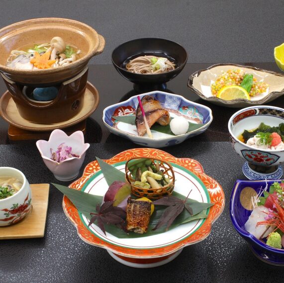 料理8品が付く『ちょっと贅沢会席フルコース』