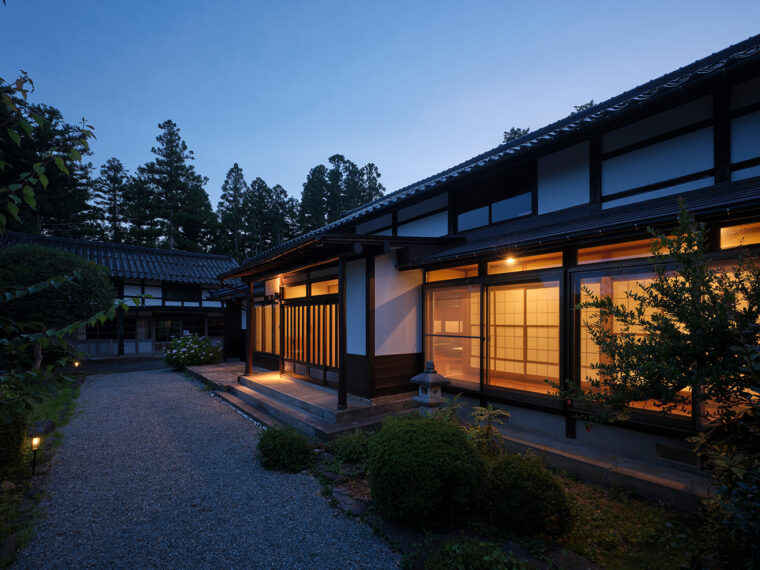 静かな田園地帯に位置。島のほぼ中央にあるため、観光拠点としても最適　