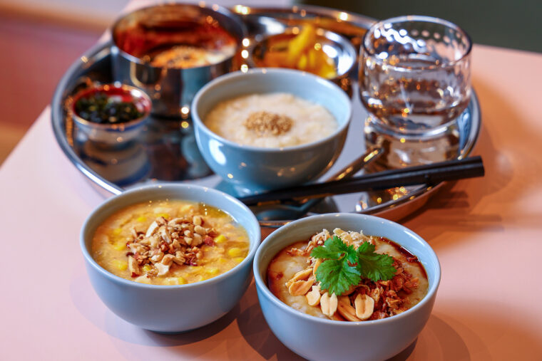 手前が、2種から好きな方を選べる「本日のお粥」。どちらもおいそしそうで迷う！